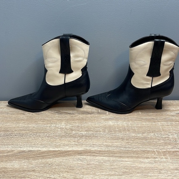 Circus NY by Sam Edelman Yolanda NWOT 2 Tone Black Cream Short Western Boot 8.5 - Picture 4 of 12